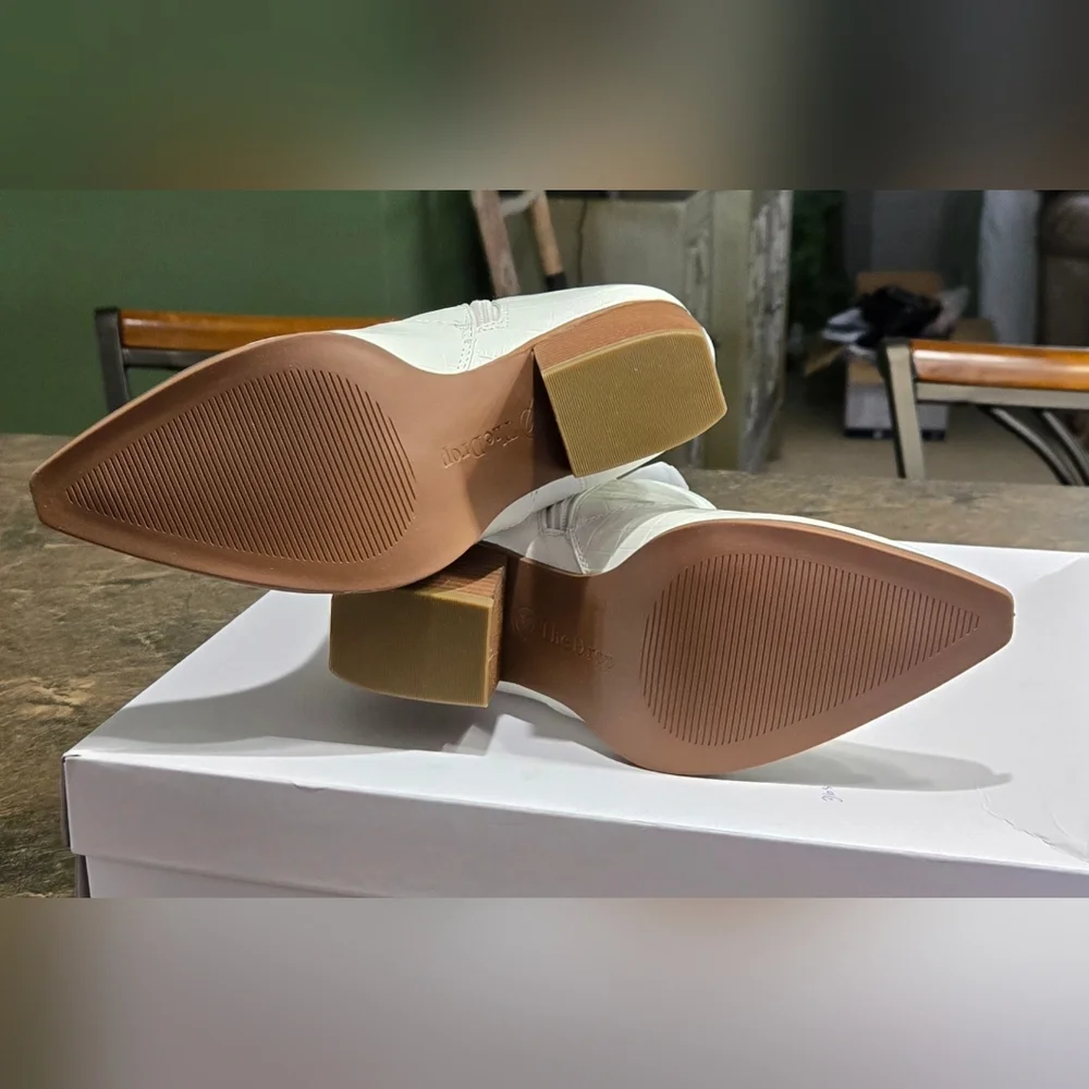 The Drop Women's Sia Pointed-Toe Western Ankle Boot #787, 788 - Picture 5 of 11